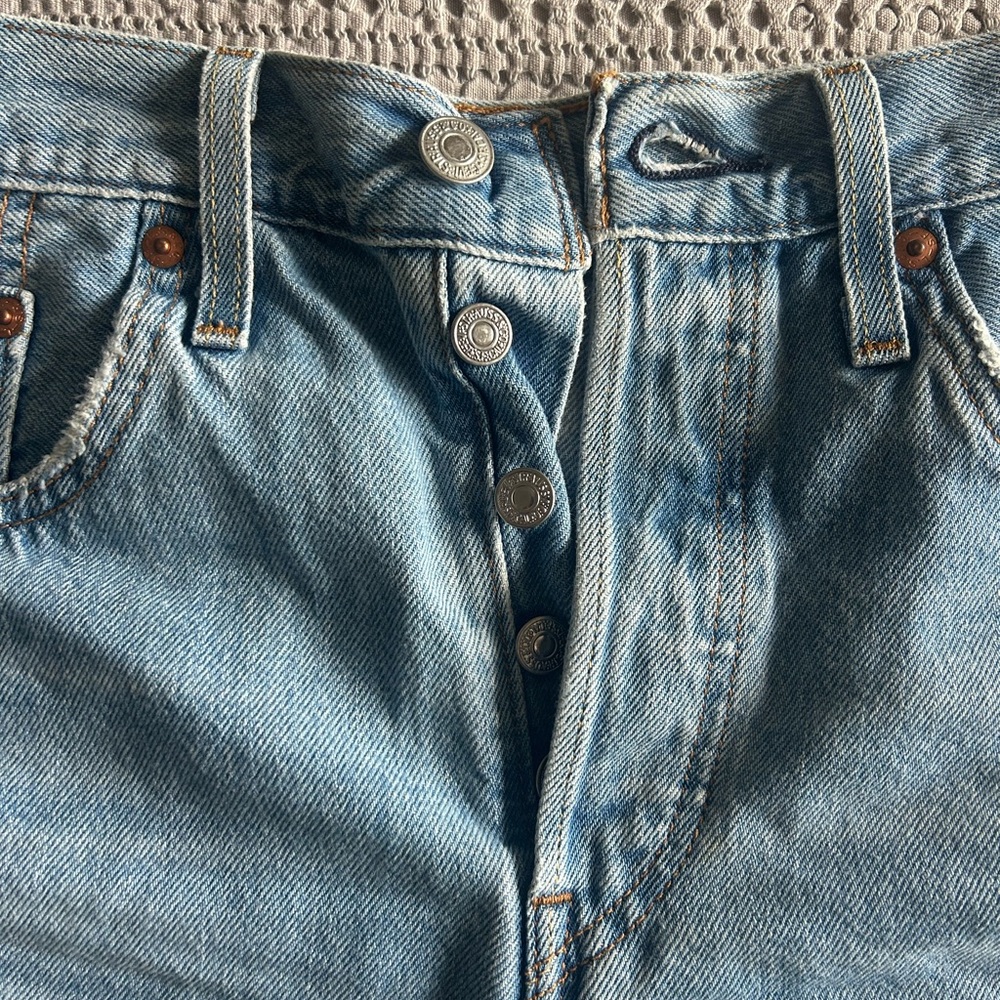 Levi’s Size W27 Blue Denim High Waisted Shorts - Picture 2 of 5